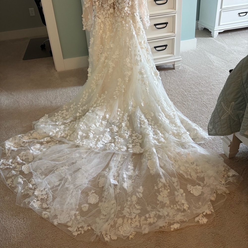 Ivory Lace Floral Train Wedding Gown